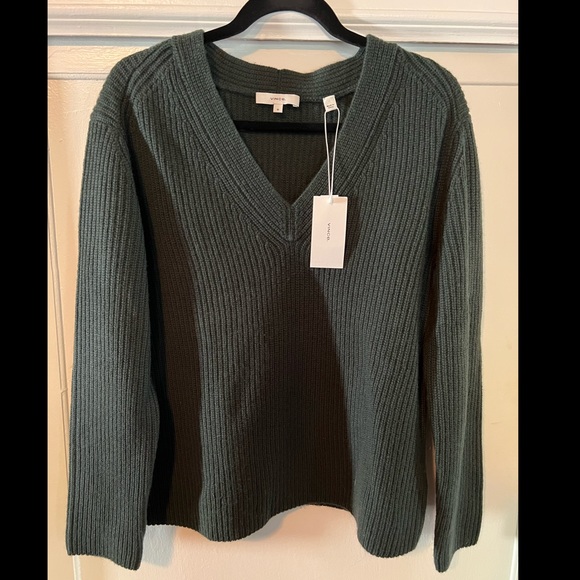 VINCE V-NECK WOOL & CASHMERE SWEATER - SIZE MEDIUM - NWT - Picture 2 of 13